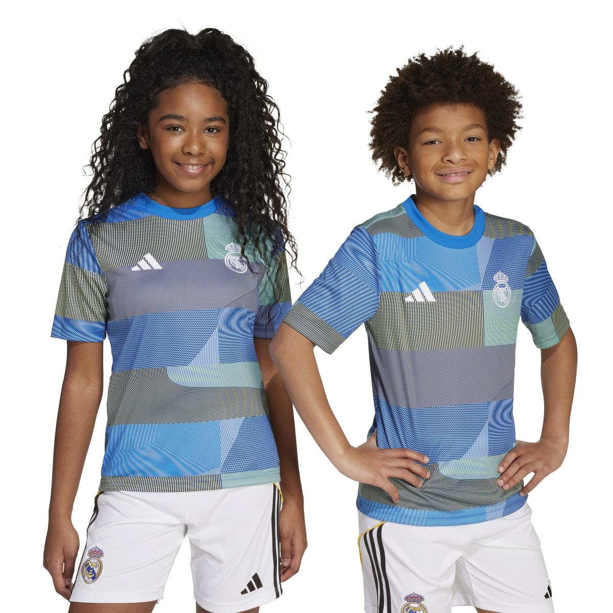 product/2/0/2025_adidas_jp4153_4_apparel_on_model_standard_unisex_pair_shot_white.jpg