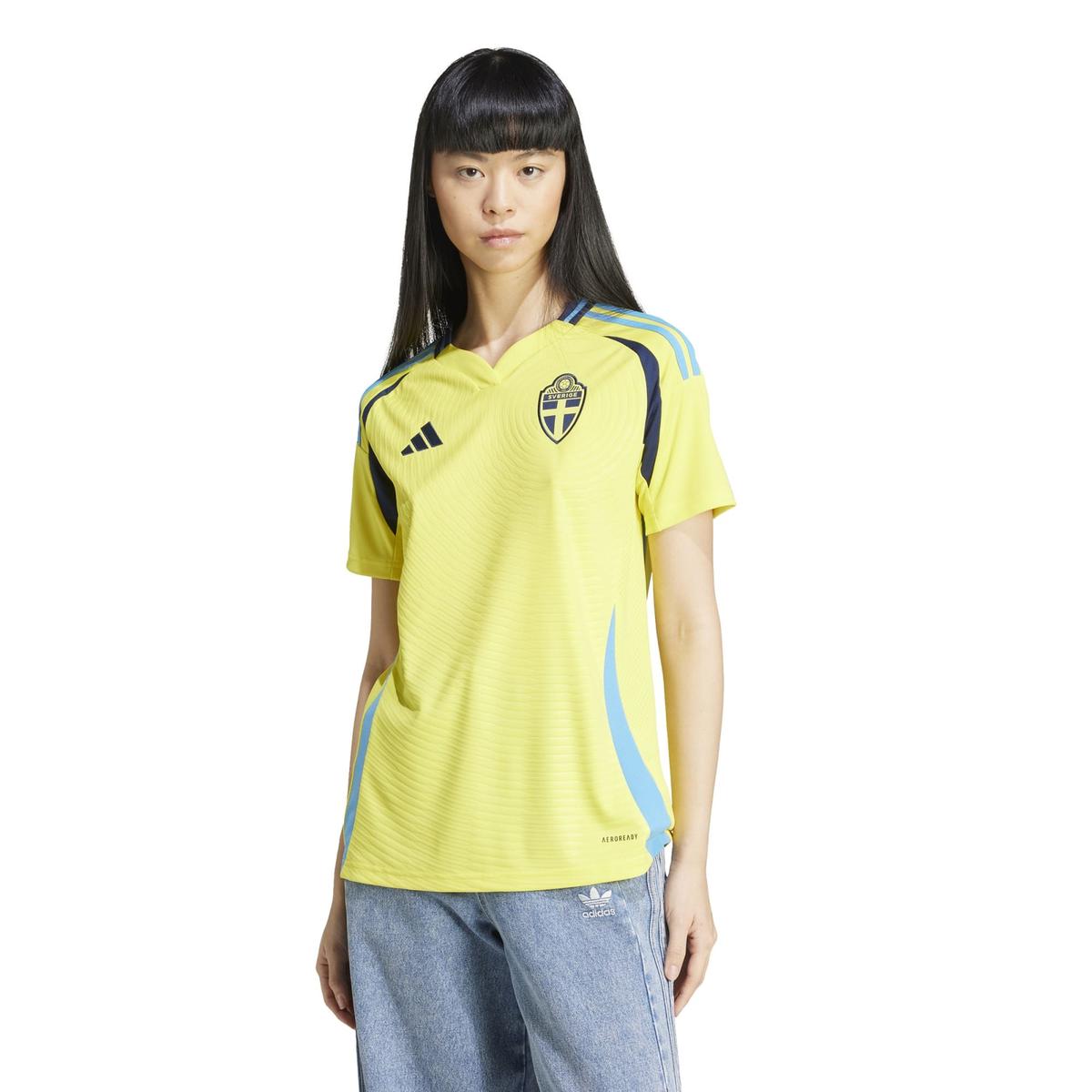 product/a/d/adidas_ip8418_4_apparel_on_model_standard_view_white.jpg