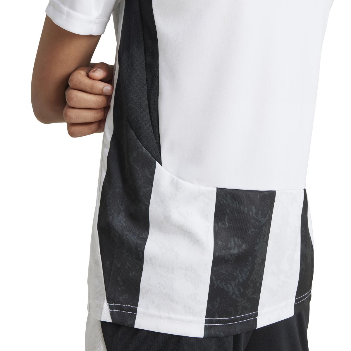 product/a/d/adidas_it3552_6_apparel_on_model_detail_view_2_white.jpg