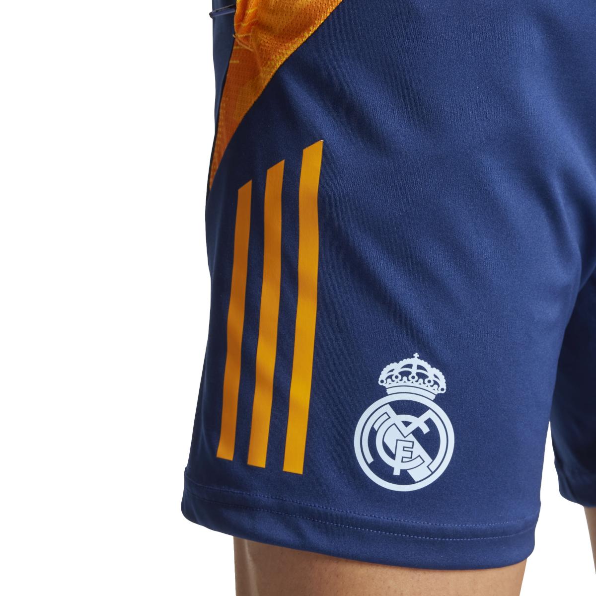 product/a/d/adidas_it5105_7_apparel_on_model_detail_view_1_white.jpg
