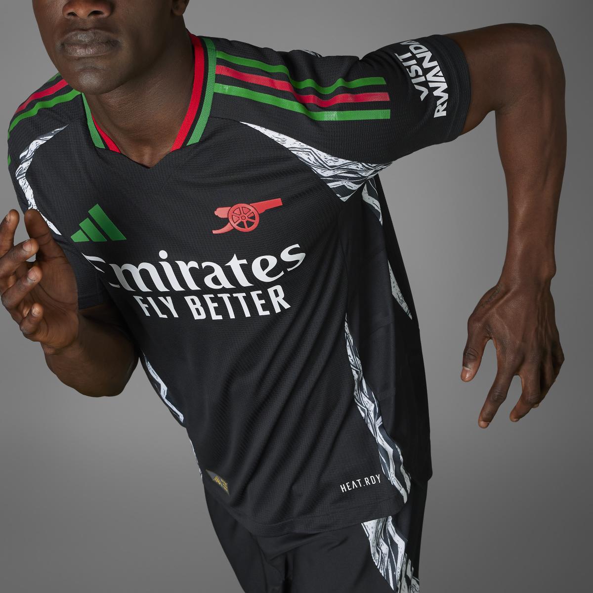 product/a/d/adidas_it6147_13_apparel_photography_heromrktng_view_4.jpg