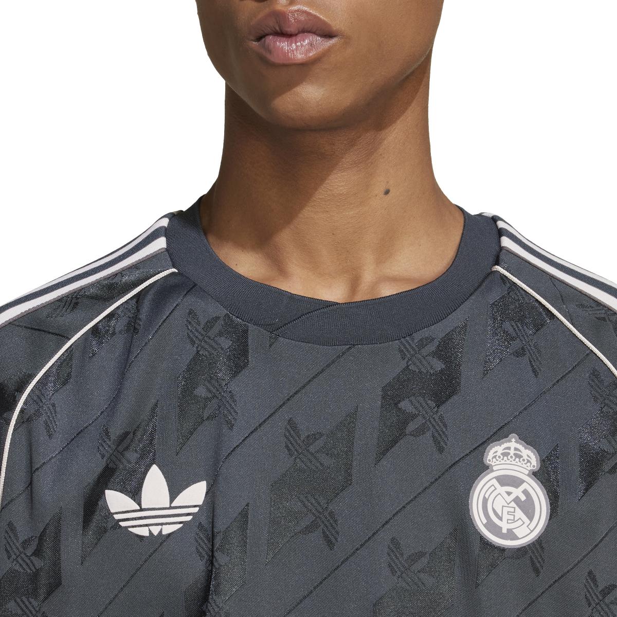 product/a/d/adidas_ji9481_9_apparel_on_model_detail_view_1_white.jpg