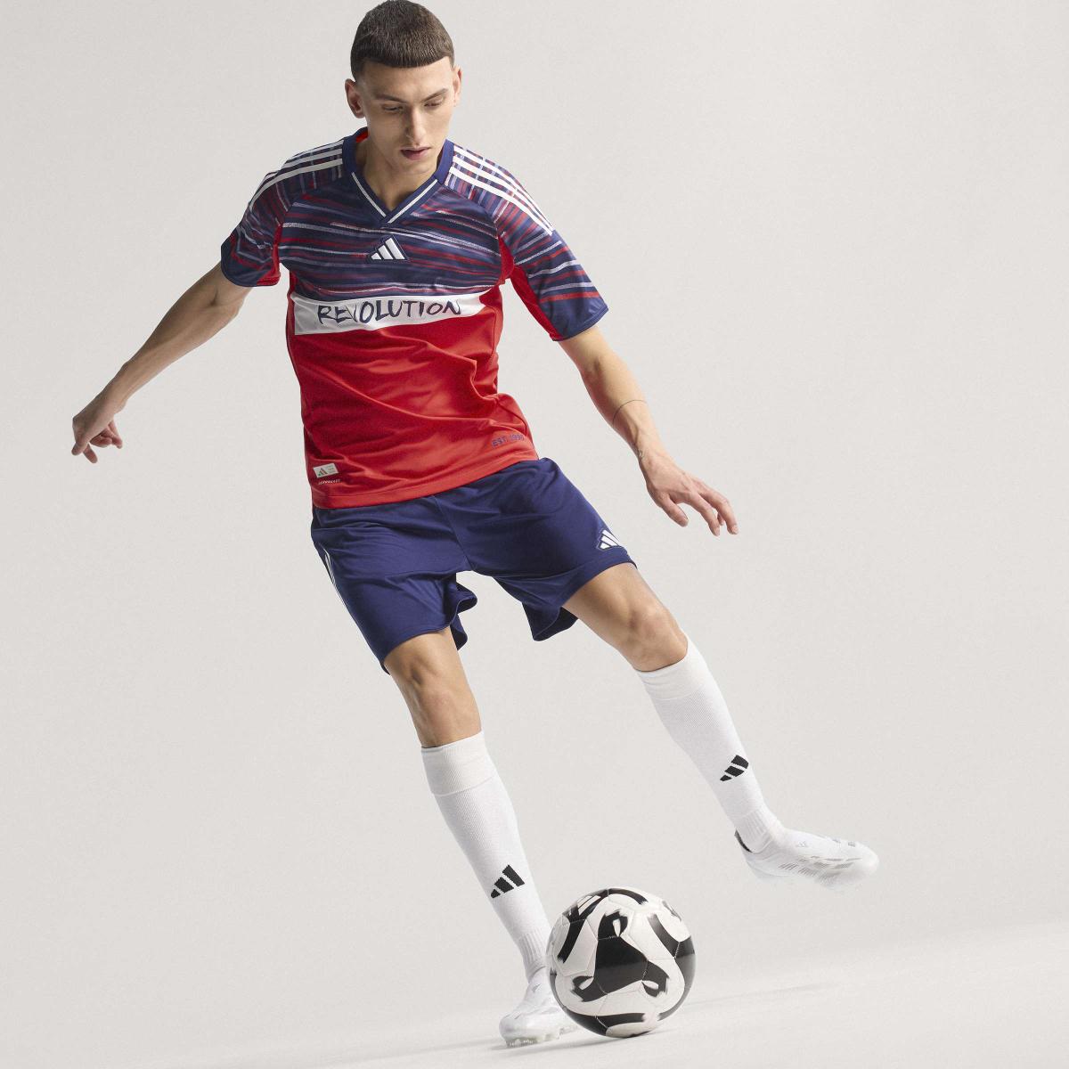 product/a/d/adidas_jn5688_10_apparel_photography_heromrktng_view_4.jpg
