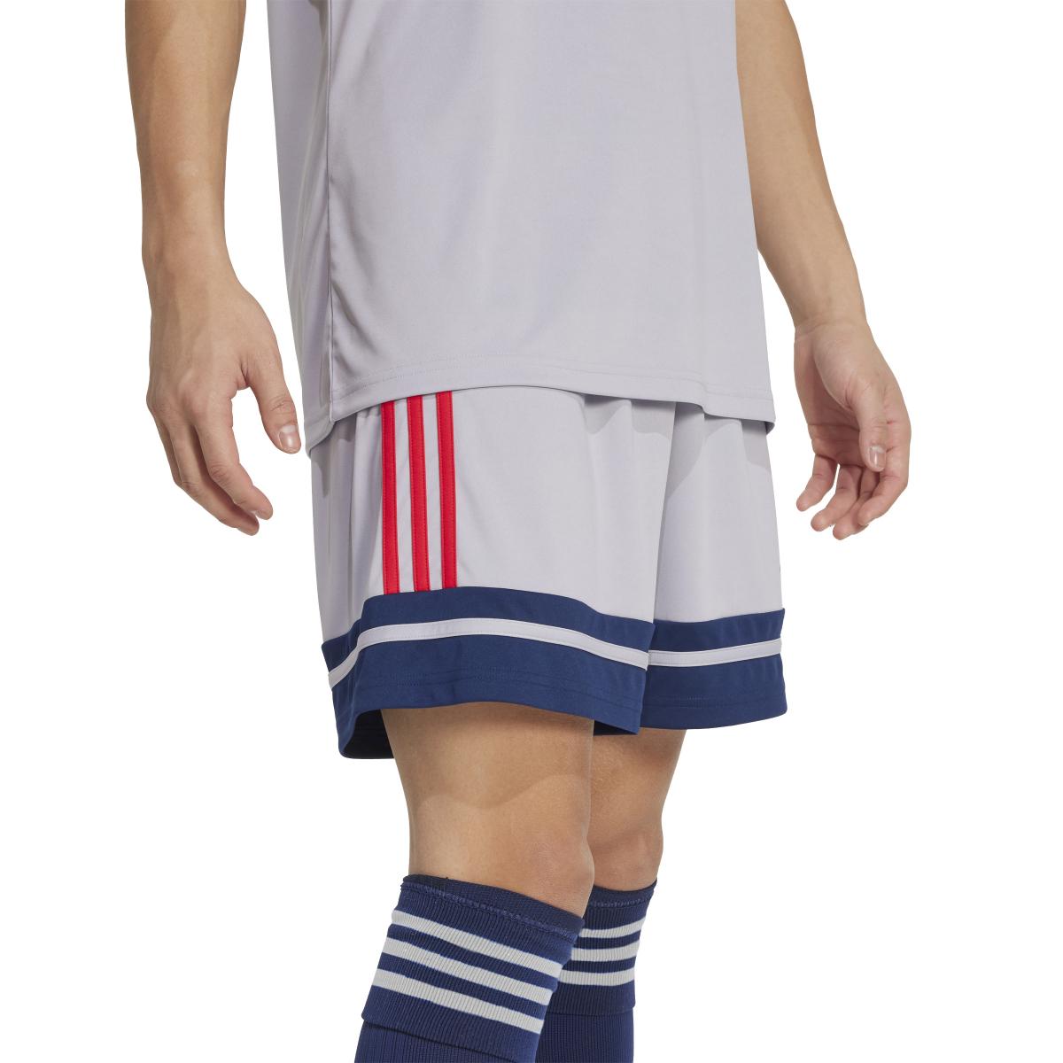 product/a/d/adidas_jp3401_9_apparel_on_model_detail_view_2_white.jpg