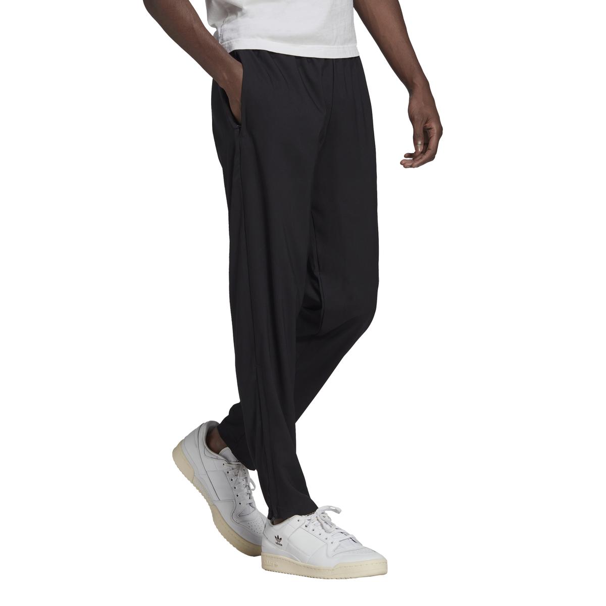 product/h/5/h57533_app_on-model_walking_white_1645110511.jpg