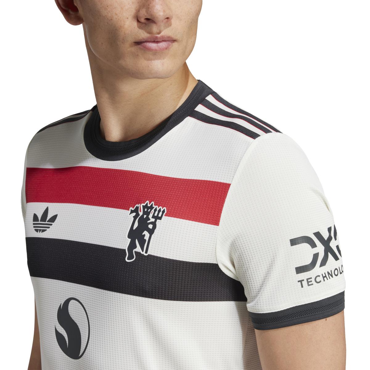 product/i/y/iy7814_8_apparel_on_model_detail_view_1_white.jpg