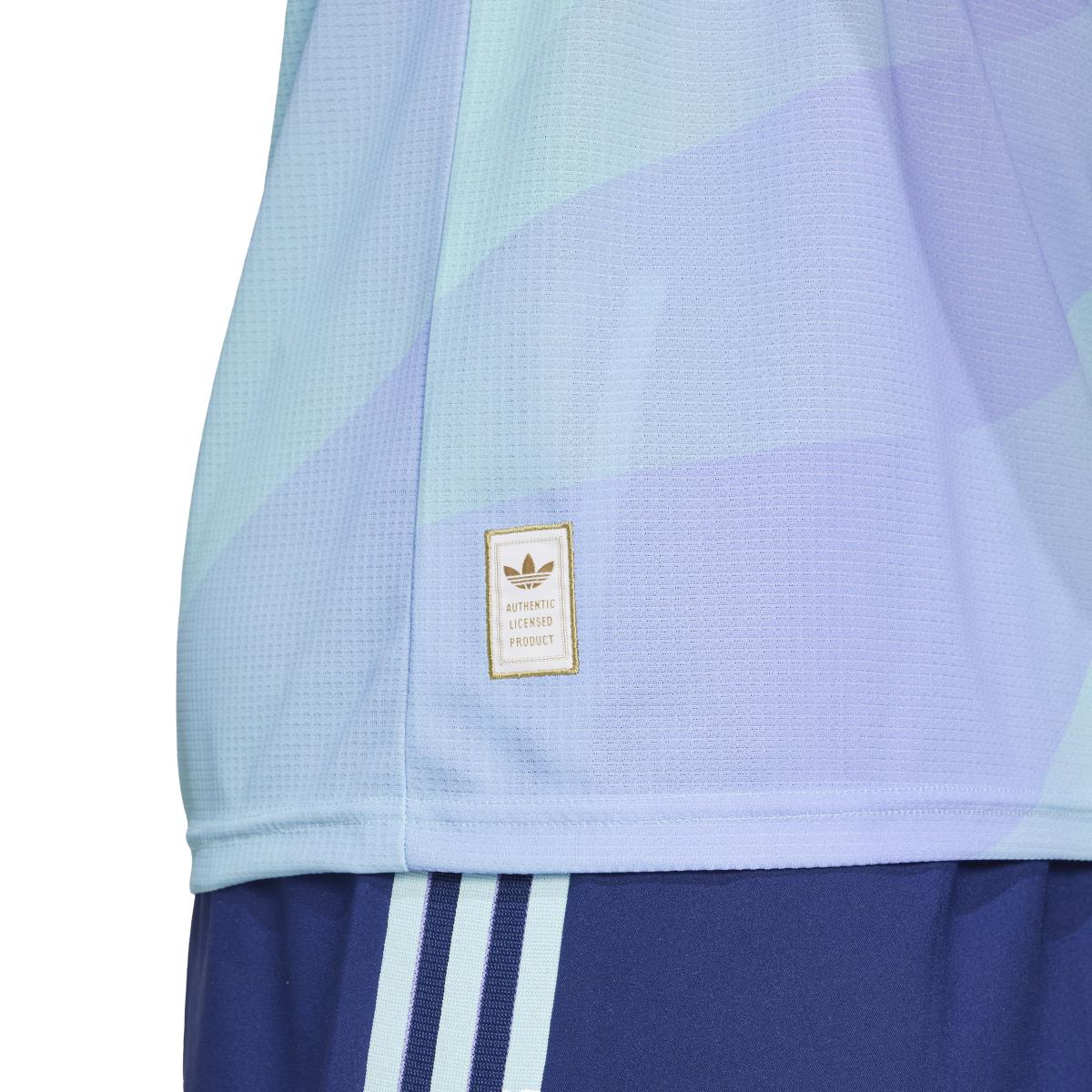 product/i/z/iz0112_9_apparel_on_model_detail_view_2_white.jpg