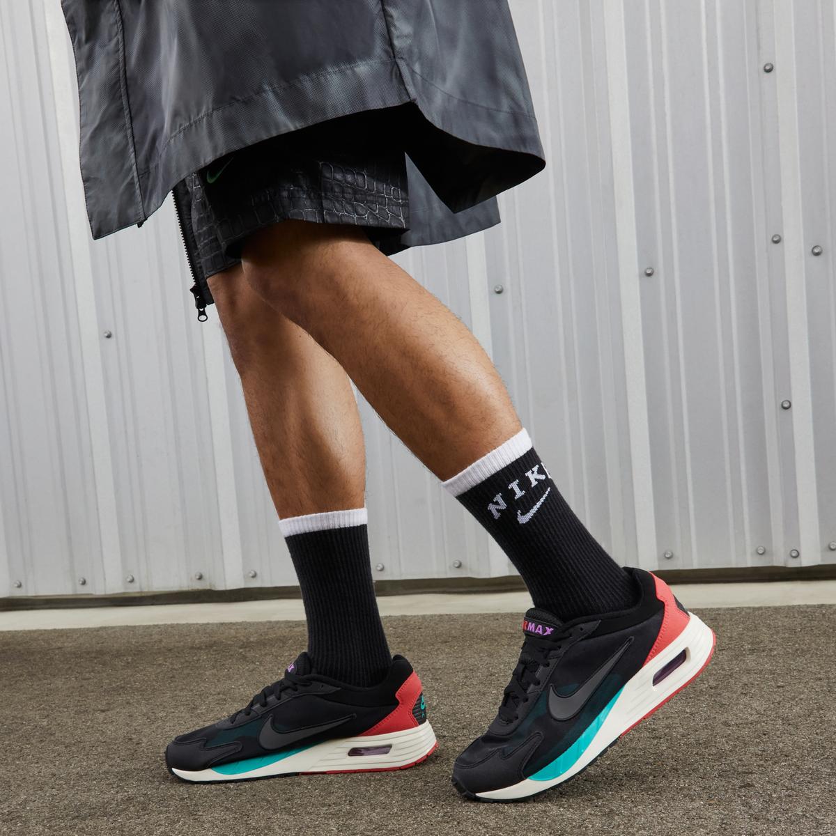 product/n/i/nike_dx3666-001-phsym001.jpg