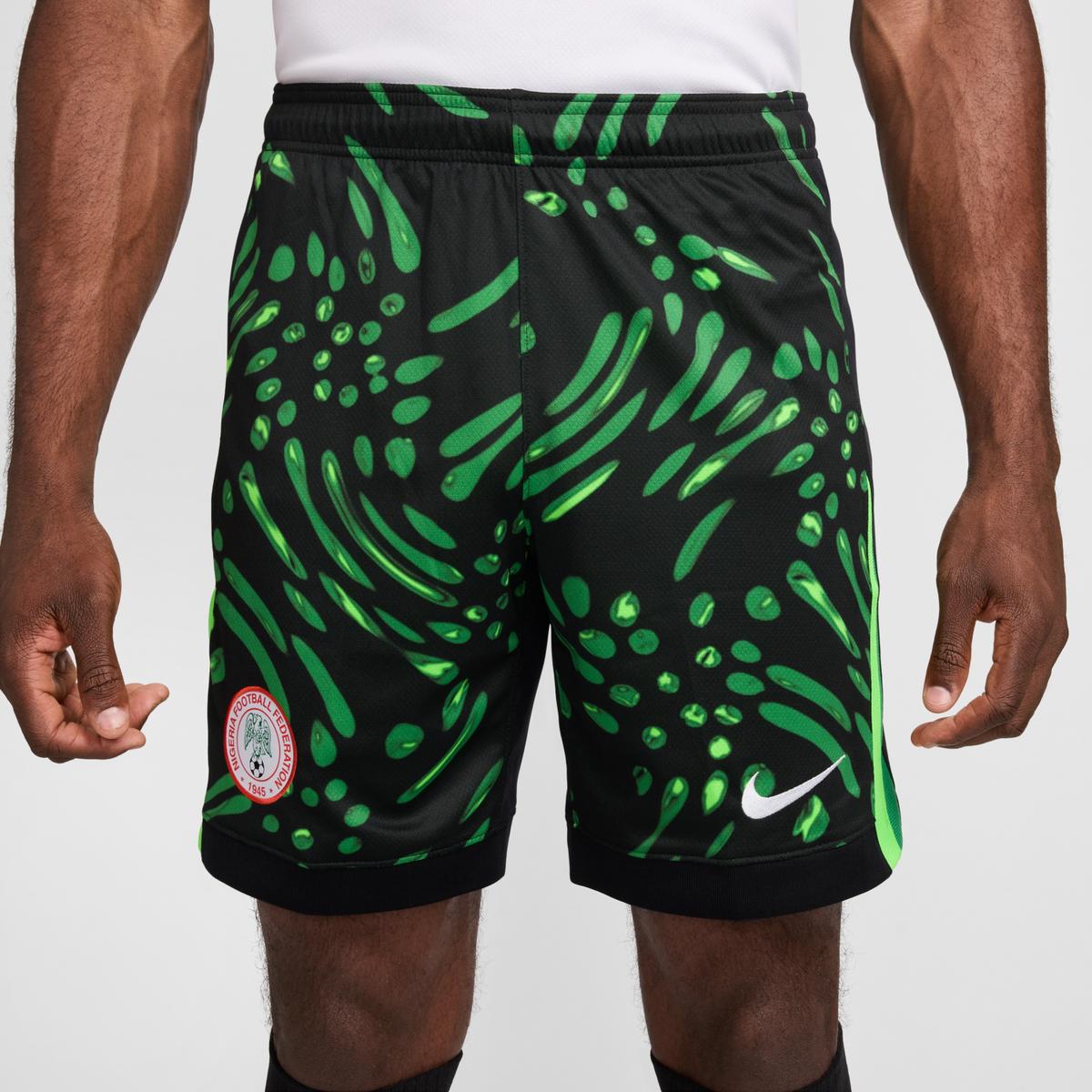 product/n/i/nike_fq8853-010-phsbm001.jpg