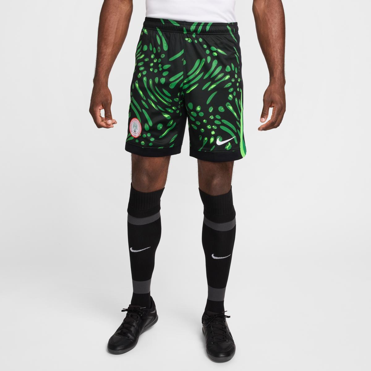 product/n/i/nike_fq8853-010-phsfm001.jpg