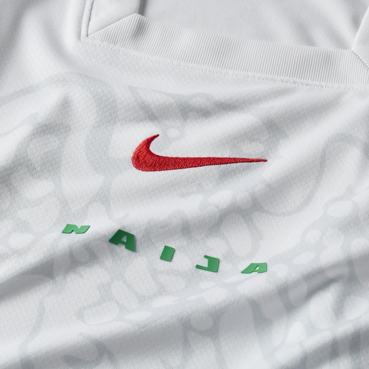 product/n/i/nike_hm5869-100_blanc-lucky-green-challenge-red_4.jpg