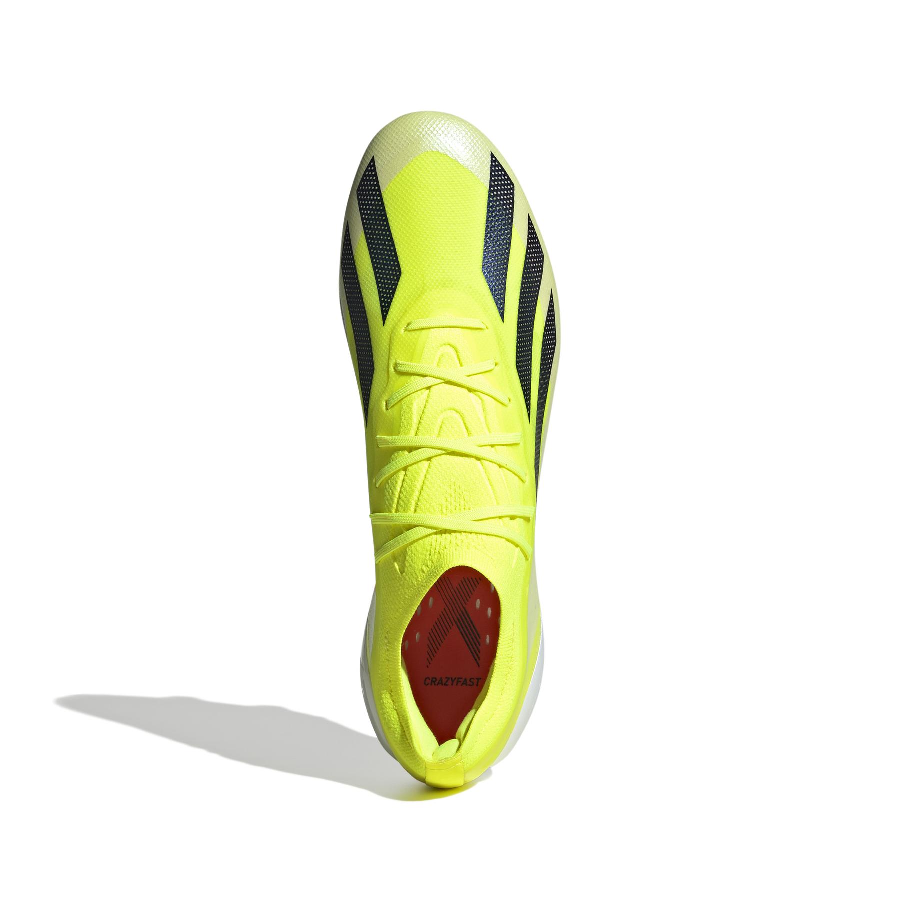 product/a/d/adidas_ie2376_2_footwear_photography_top_portrait_view_white.jpg