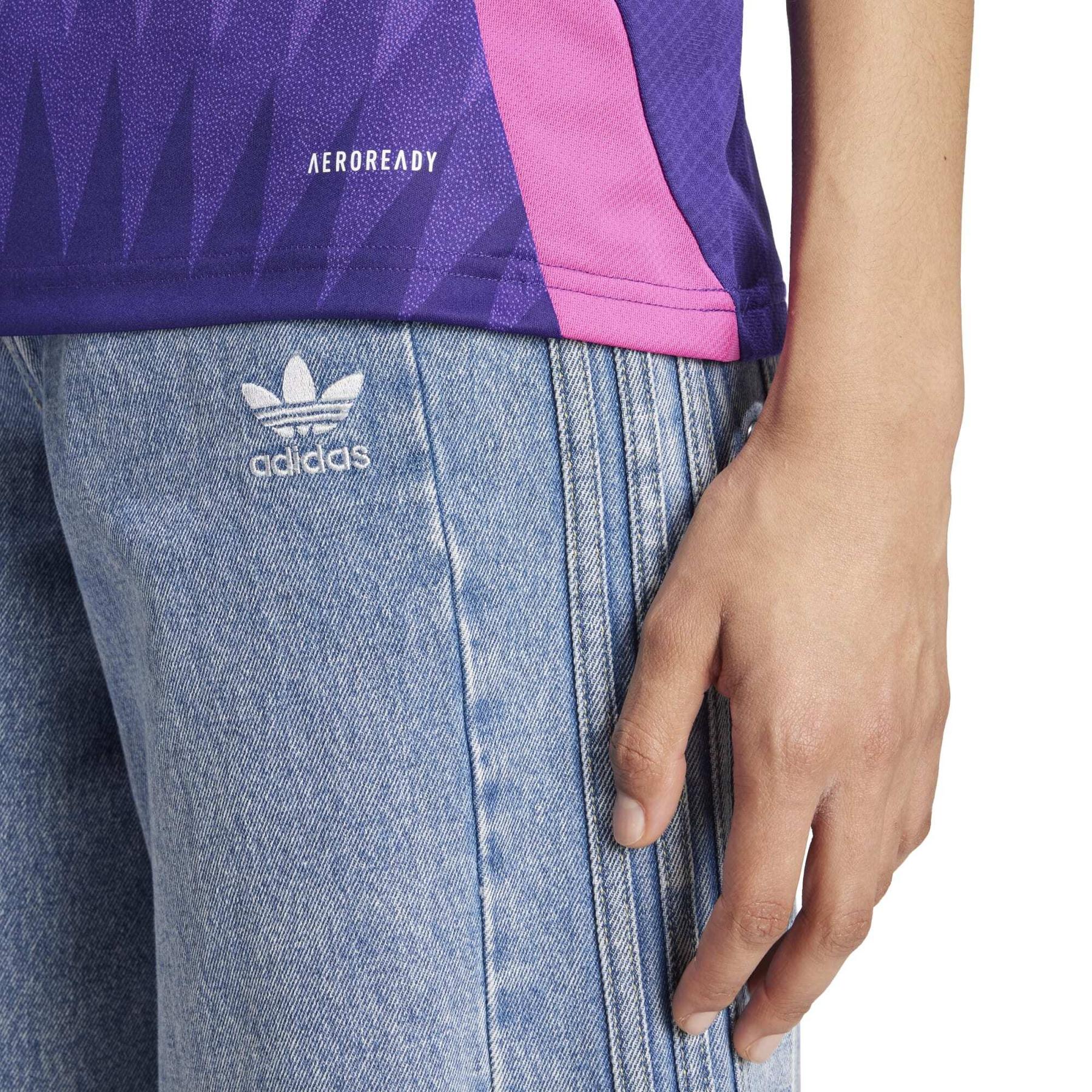 product/a/d/adidas_ip8160_8_apparel_on_model_detail_view_1_white.jpg