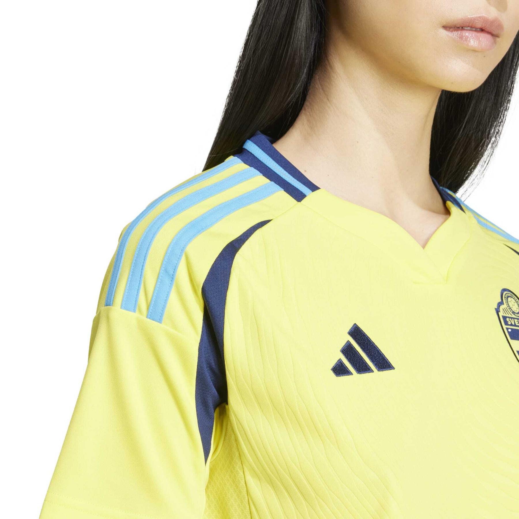 product/a/d/adidas_ip8418_9_apparel_on_model_detail_view_2_white.jpg