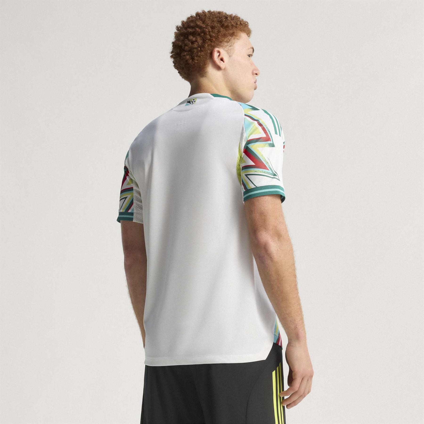 product/a/d/adidas_ji7327_10_apparel_photography_heromrktng_view_3.jpg