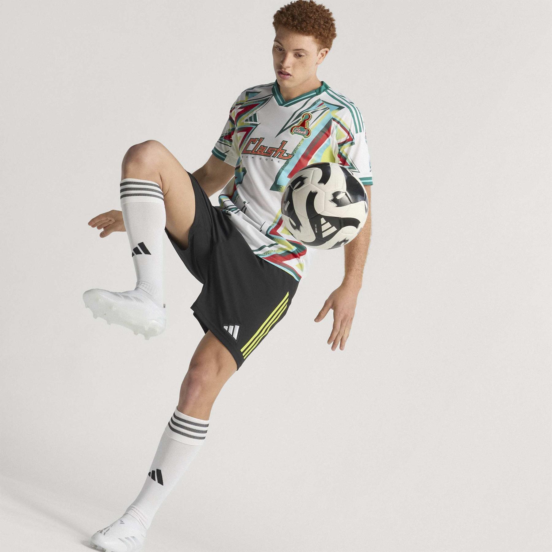 product/a/d/adidas_ji7327_14_apparel_photography_heromrktng_view_7.jpg
