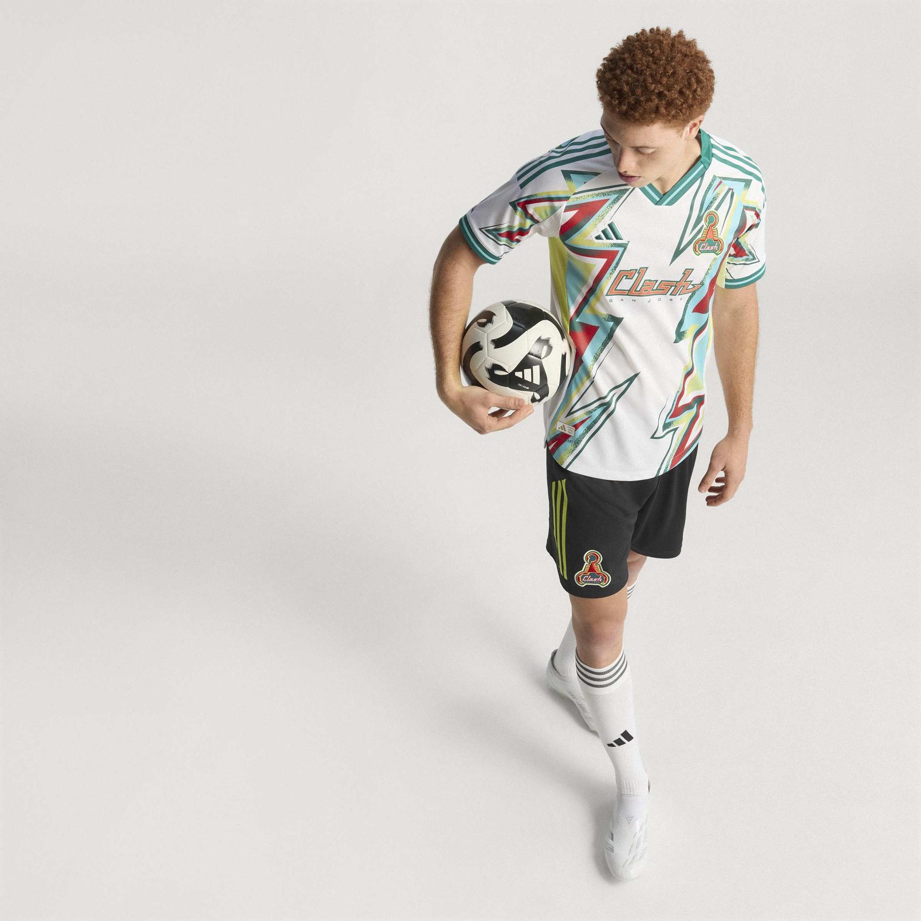 product/a/d/adidas_ji7327_8_apparel_photography_descmrktng_view_1.jpg