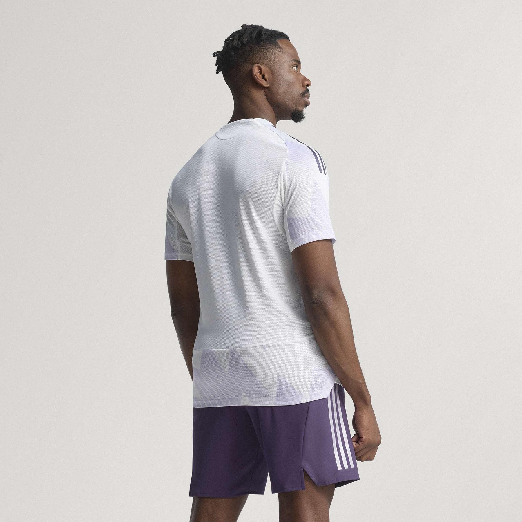 product/a/d/adidas_ji7424_10_apparel_photography_heromrktng_view_3.jpg