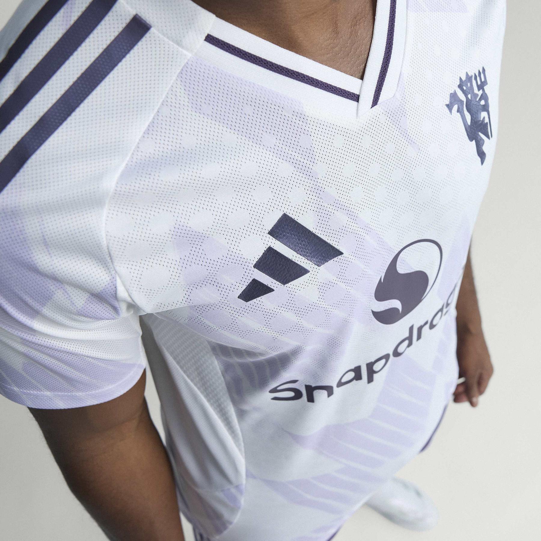 product/a/d/adidas_ji7424_11_apparel_photography_heromrktng_view_4.jpg
