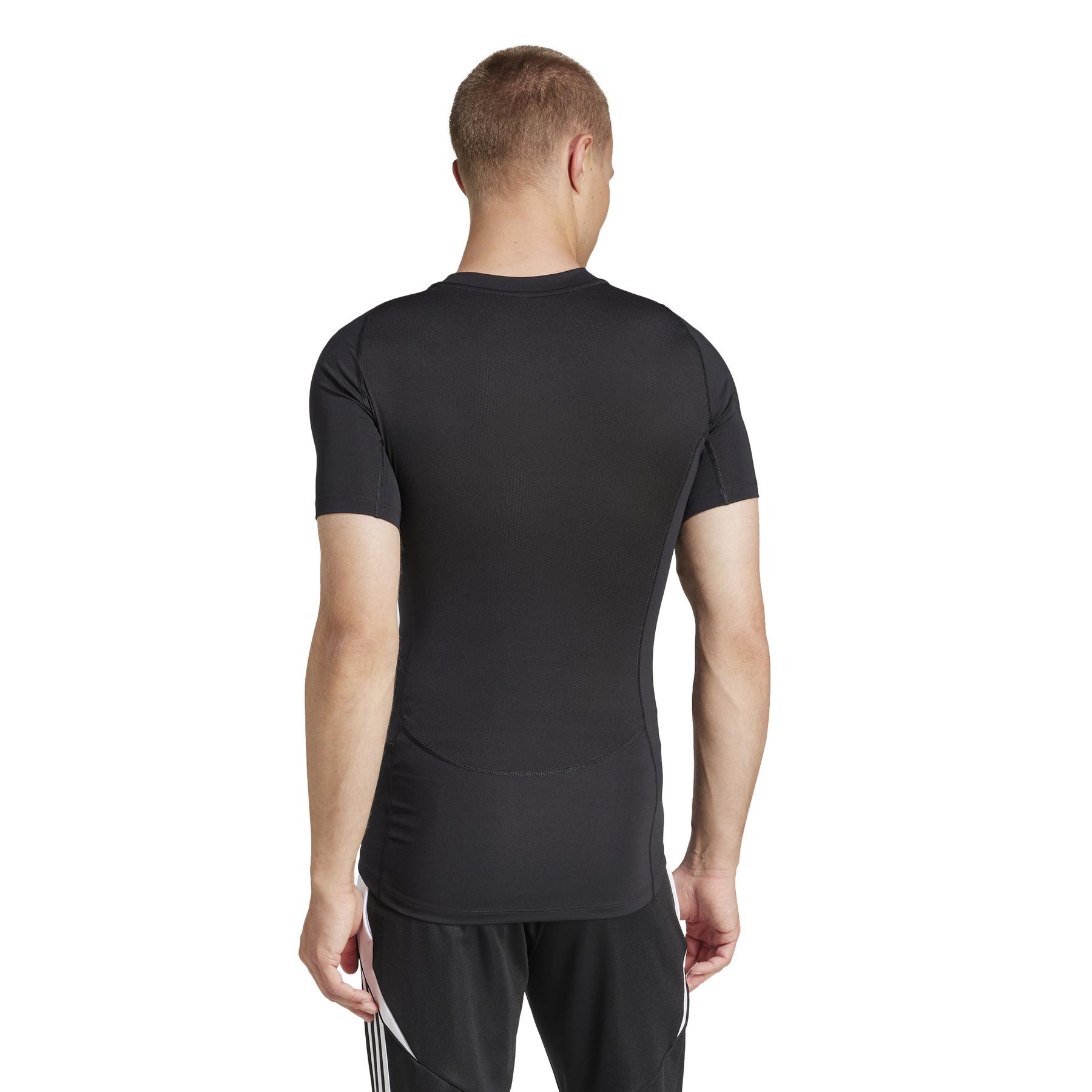 product/a/d/adidas_jp4674_black_4.jpg