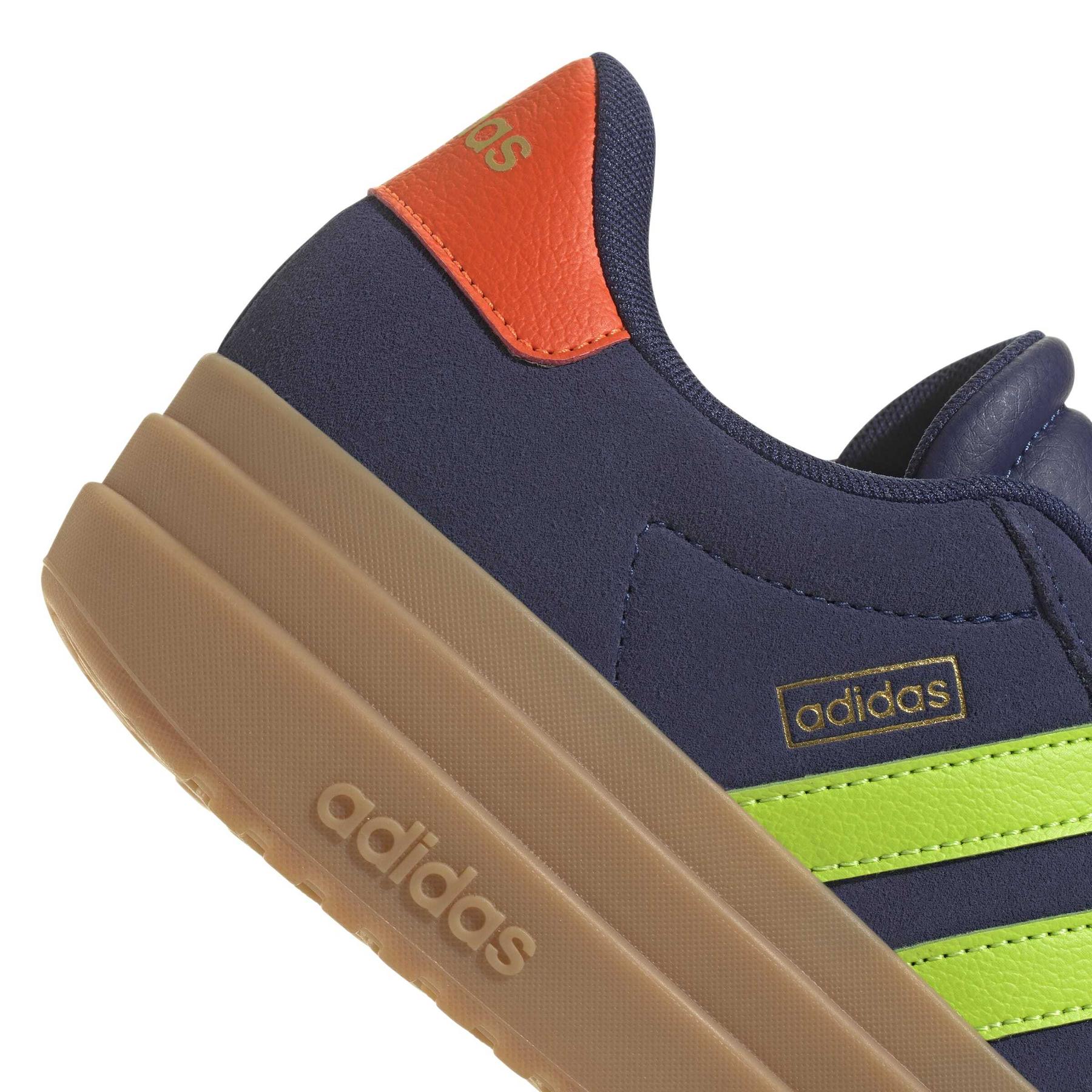 product/a/d/adidas_jq5635_8_footwear_photography_detail_view_1_white-nw091625.jpg