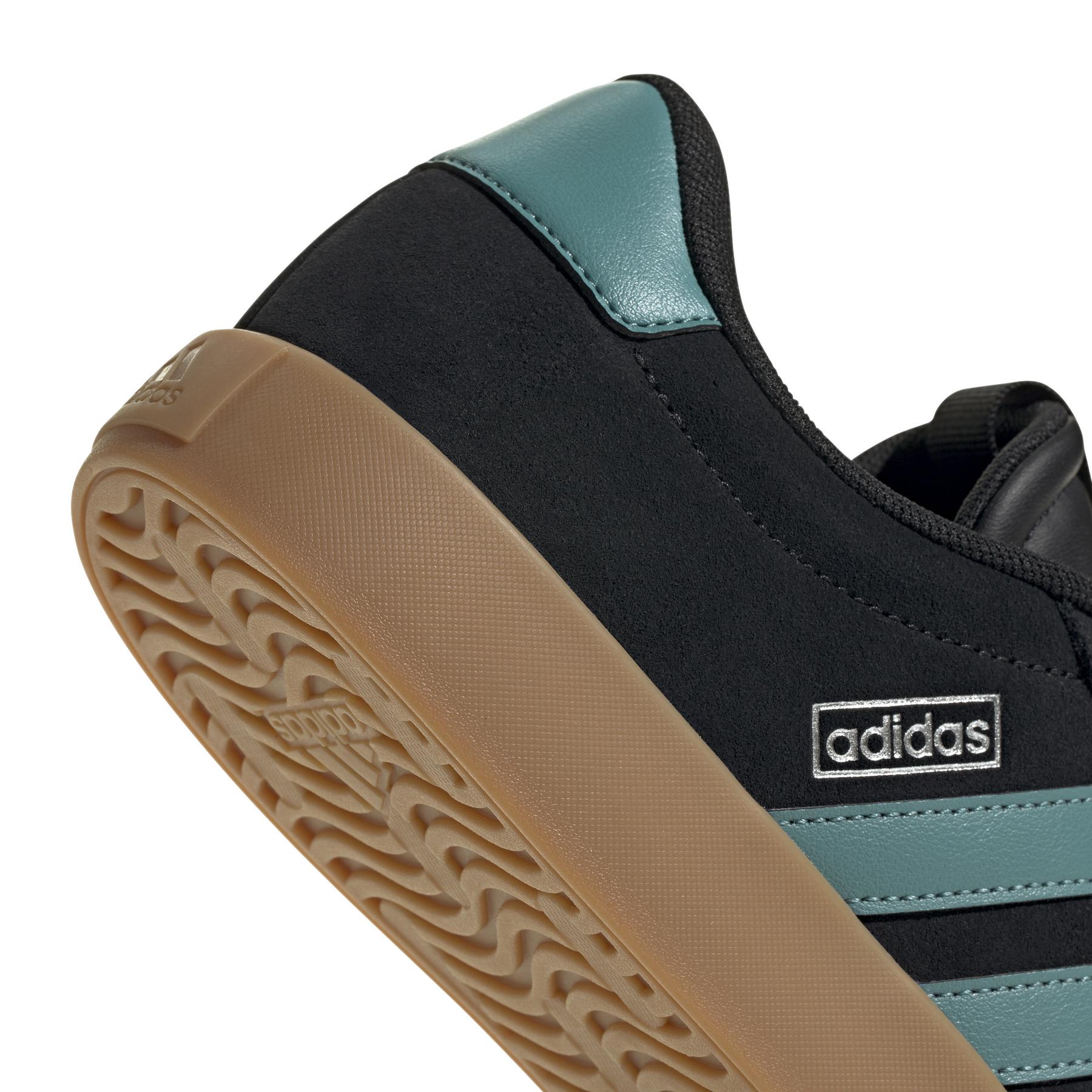 product/a/d/adidas_jr8653_9_footwear_photography_detail_view_2_white-nw091725.jpg