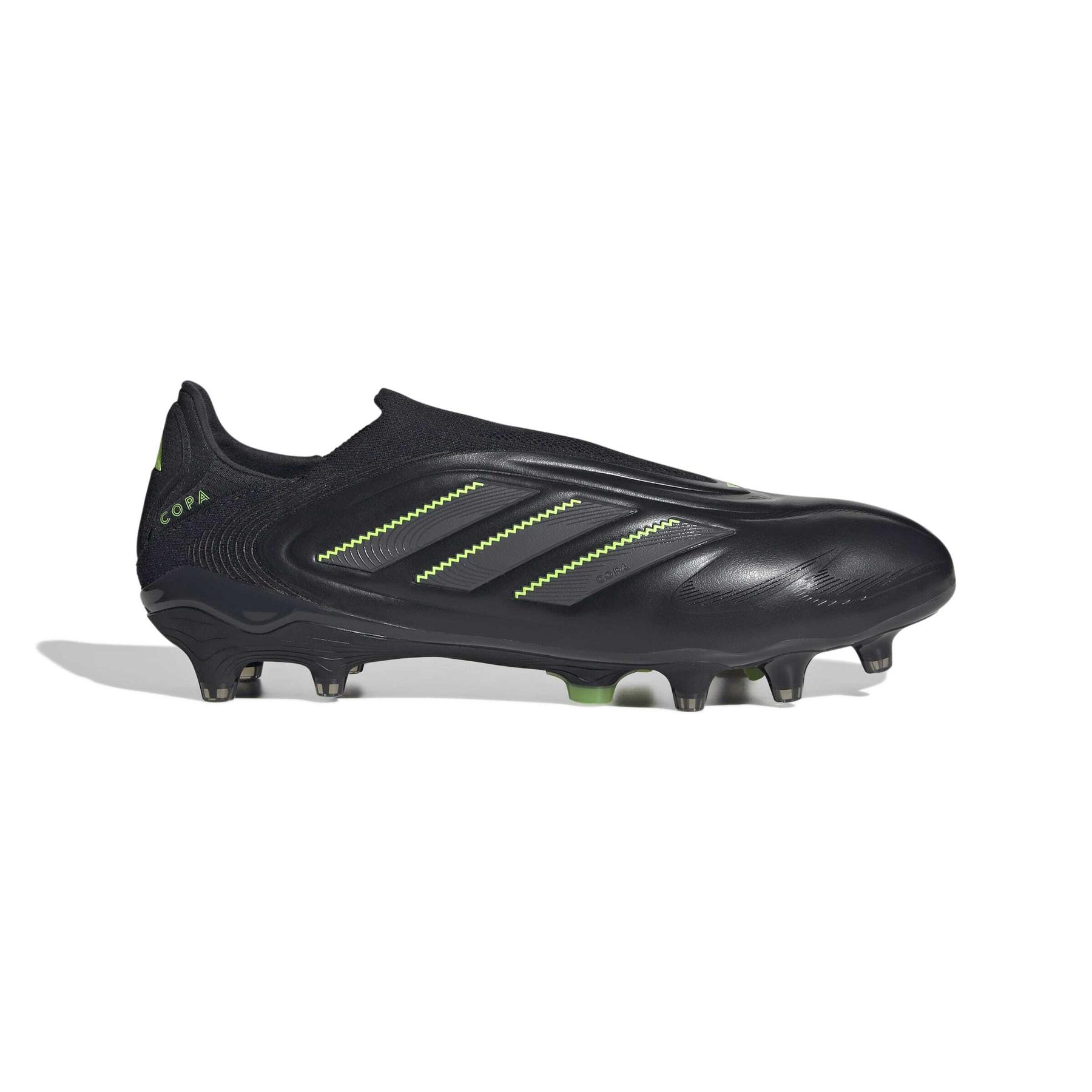 product/a/d/adidas_js0652_1_footwear_photography_side_lateral_center_view_white-nw091725.jpg