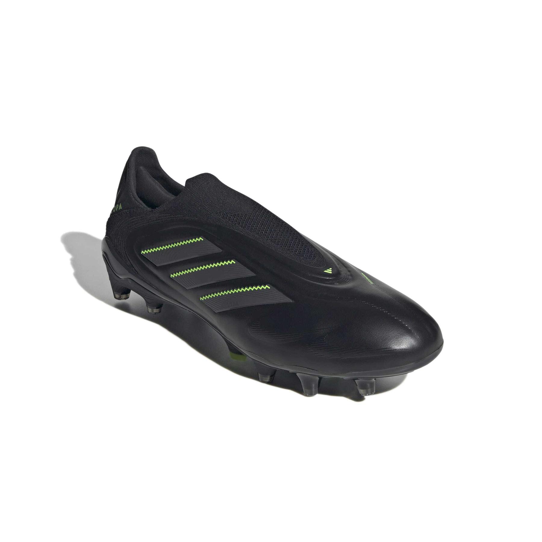 product/a/d/adidas_js0652_5_footwear_photography_front_lateral_top_view_white-nw091725.jpg
