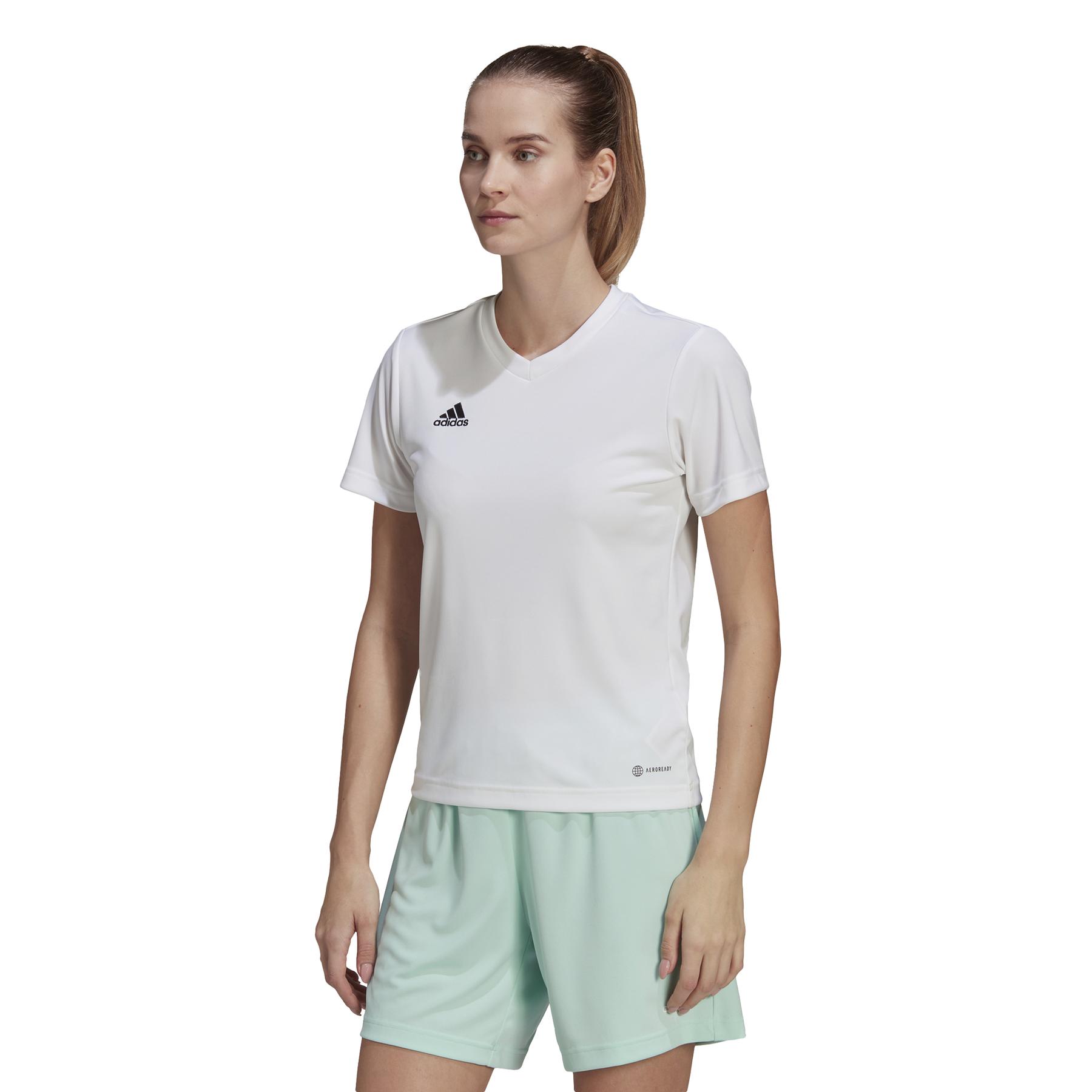 product/h/c/hc5074_app_on-model_standard_white_1645108796.jpg