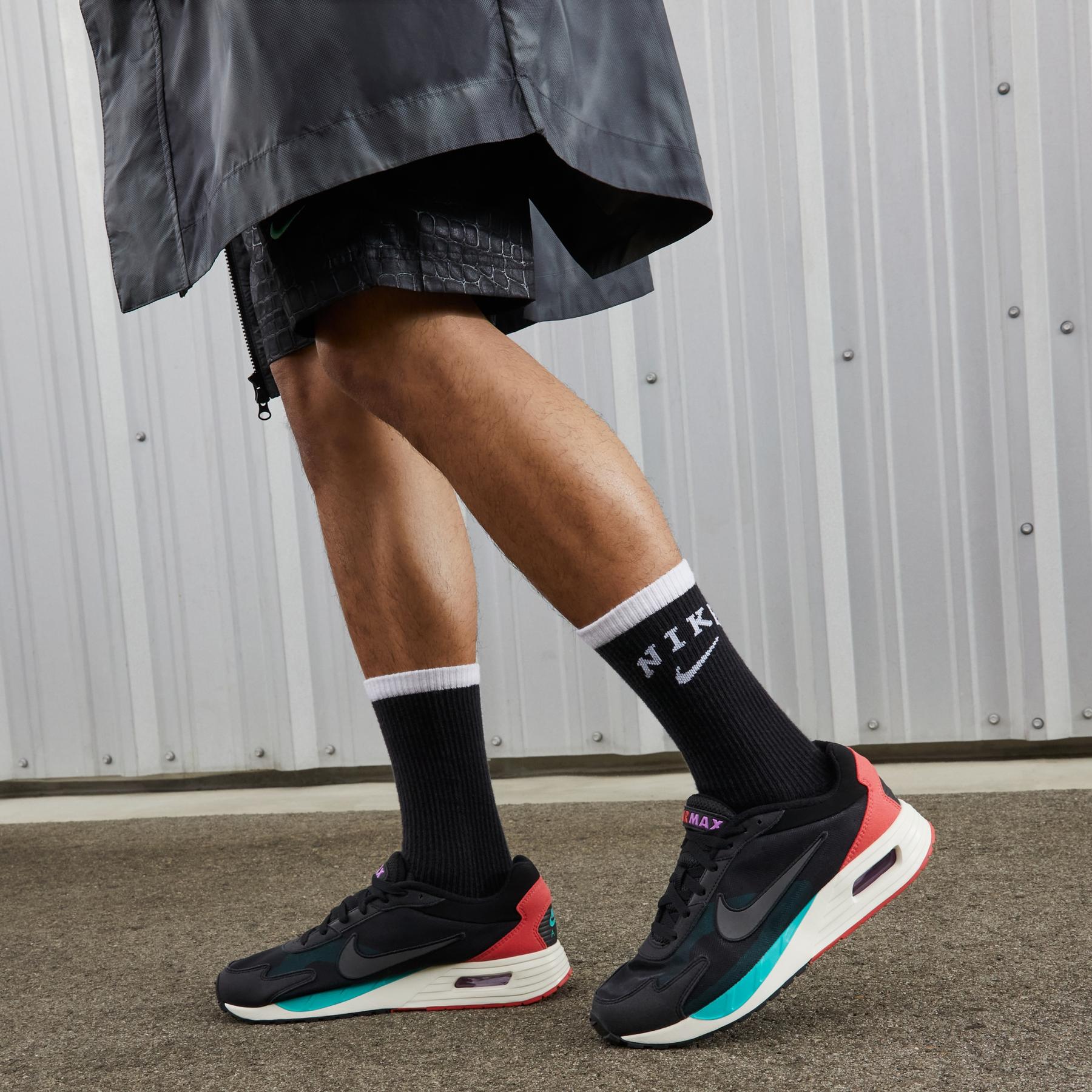 product/n/i/nike_dx3666-001-phsym001.jpg