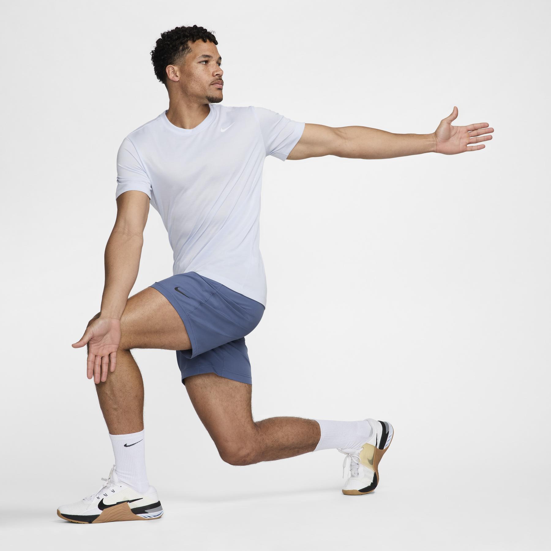 product/n/i/nike_fq3808-085_football-grey-pure-white_4.jpg