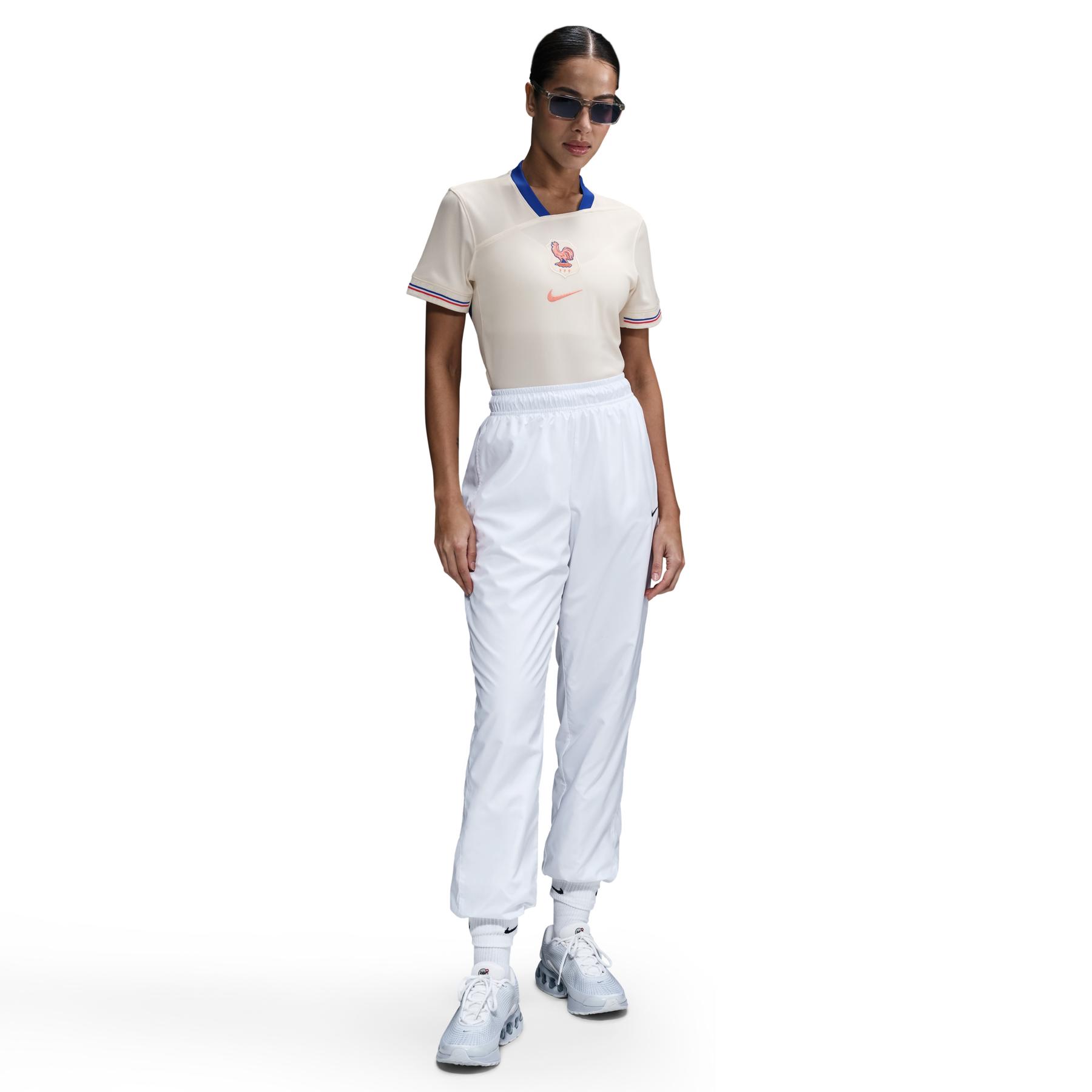 product/n/i/nike_fz9129-110-phsfm001.jpg