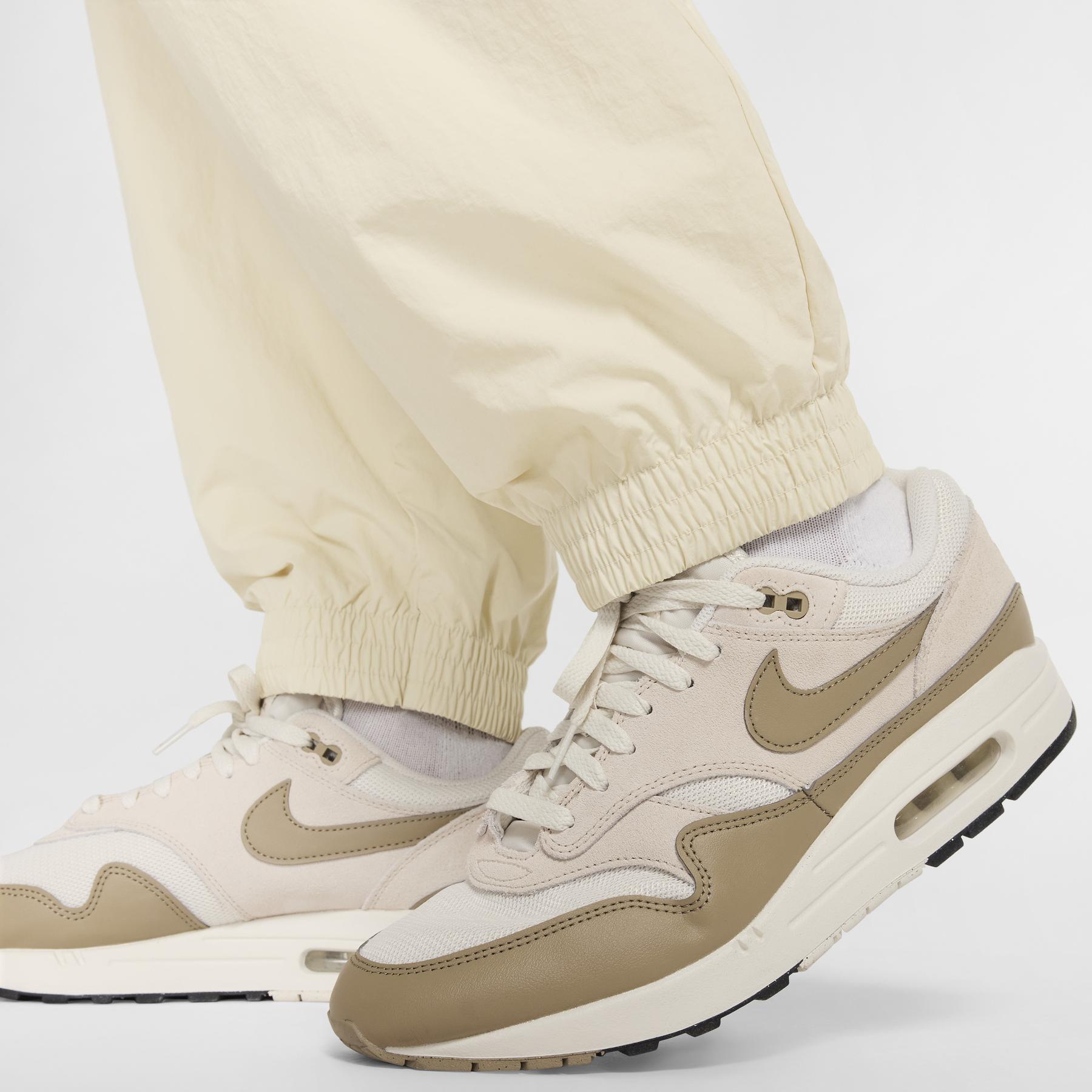 product/n/i/nike_hq6114-234_lt-khaki-sail-parachute-beige-white_4.jpg