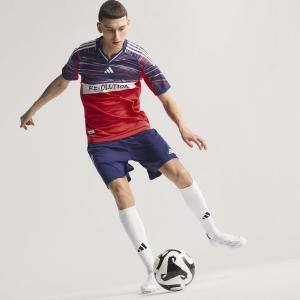 product/a/d/adidas_jn5688_10_apparel_photography_heromrktng_view_4.jpg