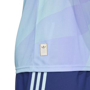 product/i/z/iz0112_9_apparel_on_model_detail_view_2_white.jpg