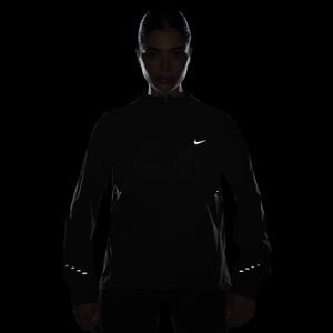 hq0650-010-women-s-jacket-nike-swift-black
